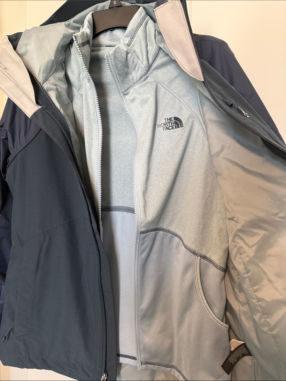 The North Face Women’s Two-Tone Navy and Dark Navy Hooded coat. 3-in-1 - Picture 3 of 3